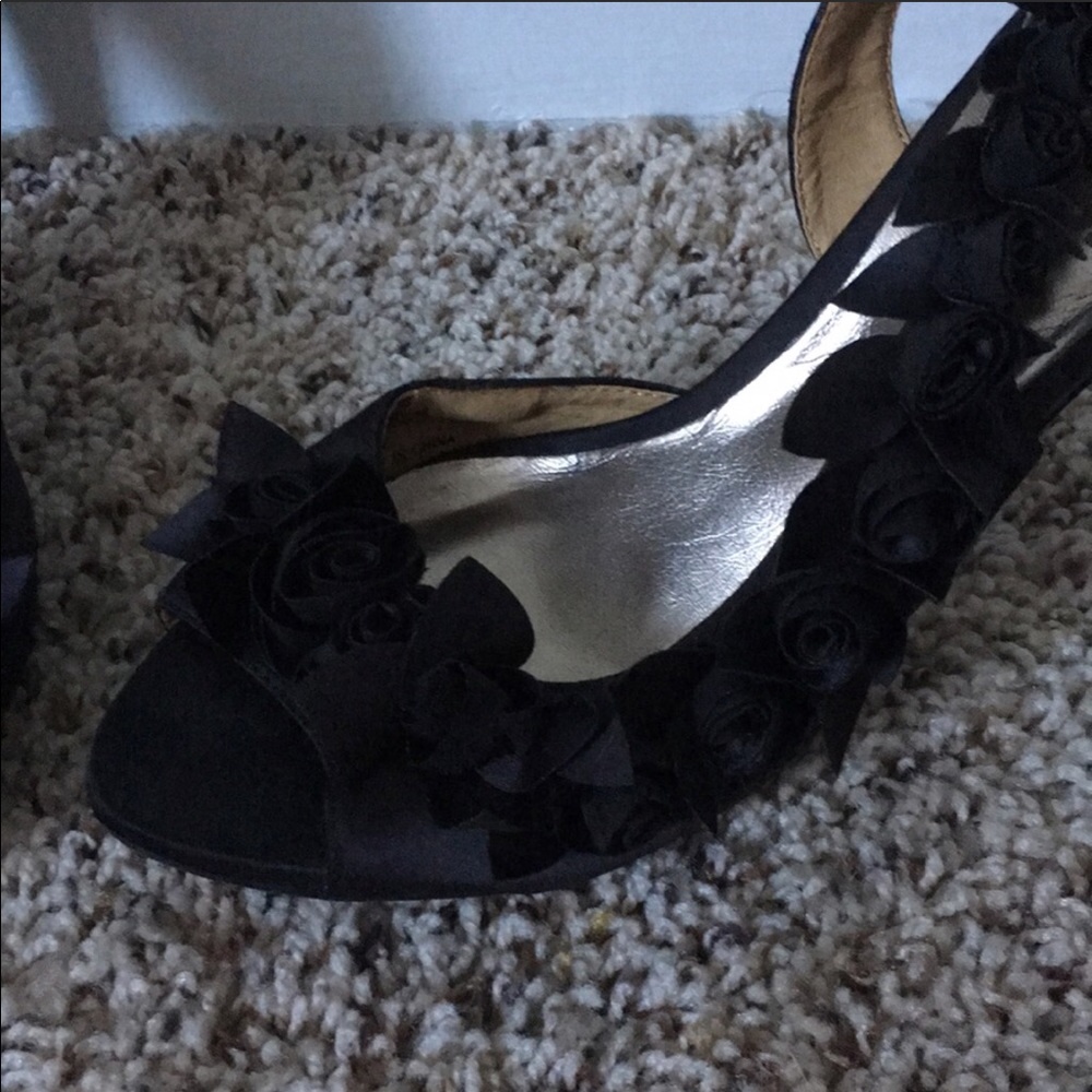 Heels - Picture 4 of 6